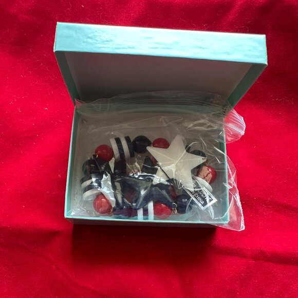 Park Lane Jewelry Stars and Stripes Bracelet NEW! Hand cut lucite patriotic - Picture 3 of 5